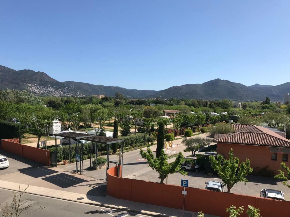 Appartement Plage Salata Rosas Esterno foto